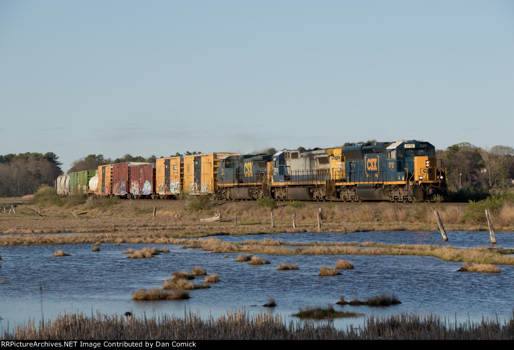 CSXT 1712 Leads M427-09 at the Scarborough Marsh